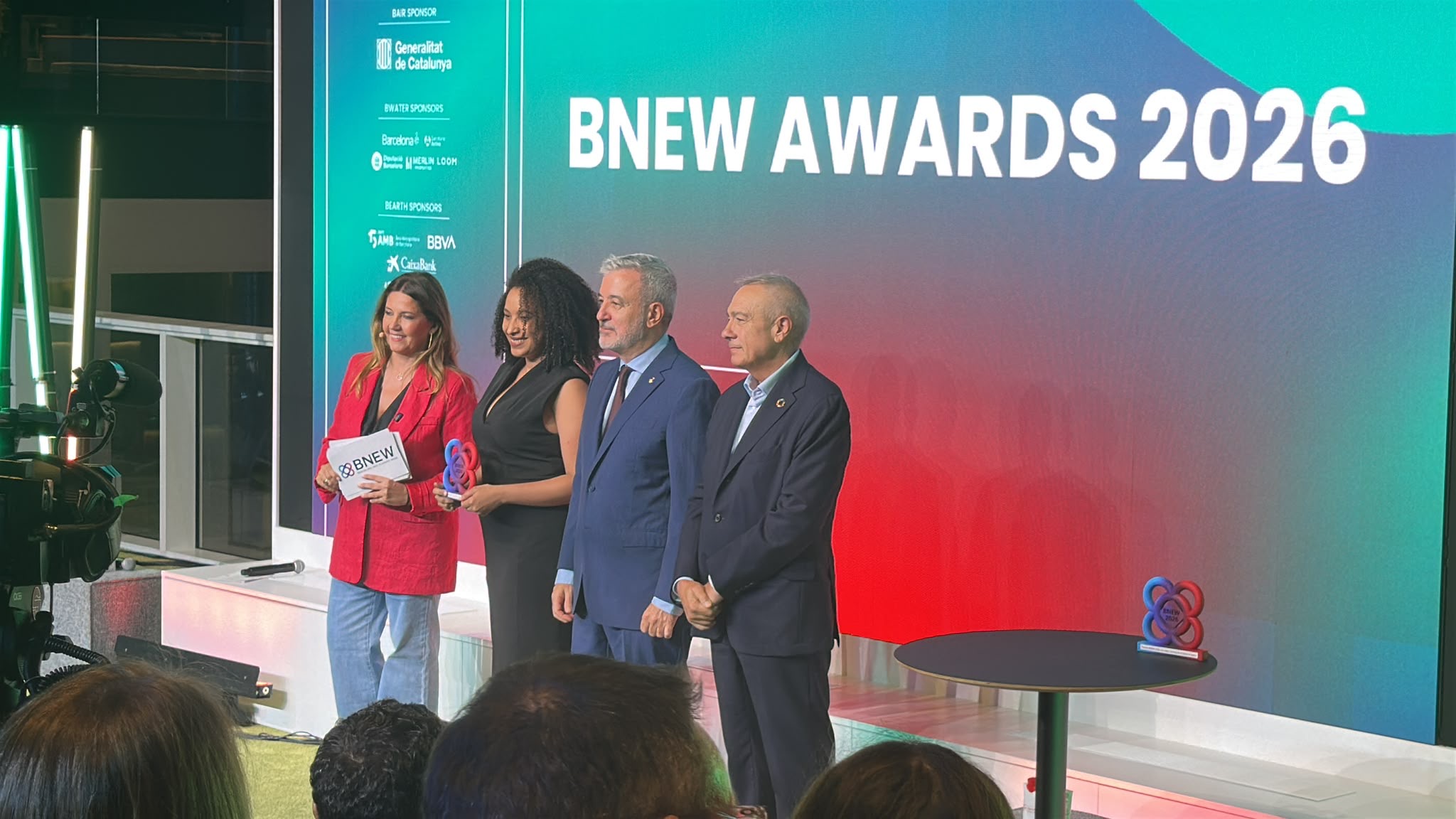 Ceremonia de los BNEW Awards 2026 en Barcelona con el equipo premiado